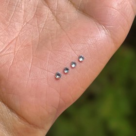 تصویر نگین ورقه ای نقره ای متوسط ۹۶ عددی کد J110 