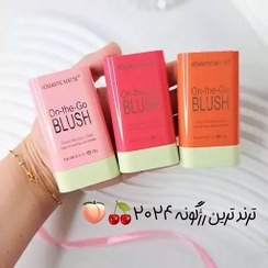 تصویر رژگونه استیکی رومانتیک 