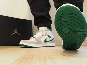 تصویر نایک ایر جردن ۱ ساقدار طوسی سبز Nike air Jordan 1 high gray and green 