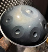 تصویر هنگدرام ر مینور فولاد بلک اکساید ۹ نت طرح دار الیت هندپن D kurd 9 black oxide elite handpan