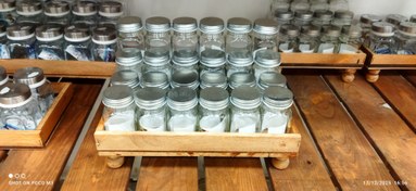 تصویر مکارتی 24تایی به همراه استند پایه دار چوبی 