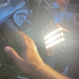 تصویر ریسه بلوکی لنزدار بسیار پر نور مناسب همه جا داخل ماشین کف پا داخل خانه و هر جایی که بخوایید قیمت برای یک عدد هست 