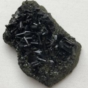 تصویر سنگ راف اپیدوت کلکسیونی سایز کوچک 73 گرم 