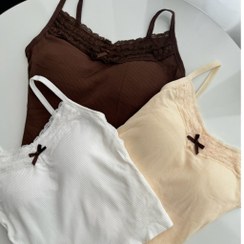 تصویر کراپ تاپ کاپ دار طرح گل 