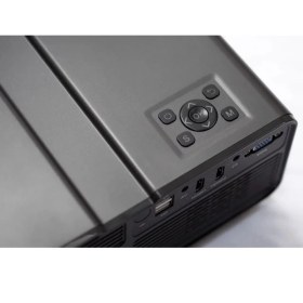 تصویر ویدیو پروژکتور یابر مدل V10 کیفیت Full HD با شدت نور ۱۵۰۰۰ لومن 