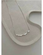 تصویر گردنبند خط منحنی 