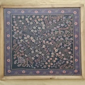 تصویر تابلو پته‌دوزی بزرگ درخت زندگی مشکی نگین‌دوخت با قاب چوبی 