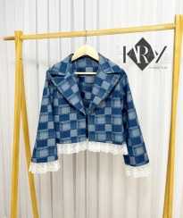تصویر کراپ کت جین Cropped Denim Jacket