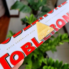 تصویر شکلات شیری تابلرون Toblerone با طعم عسل و بادام 100 گرم شکلات و فرآورده های کاکائویی تابلرون