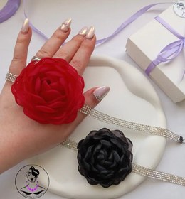 تصویر گردنبند چوکر گل‌دار نگینی 