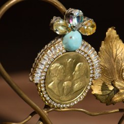 تصویر گل سینه پهلوی فیروزه (زرد) 