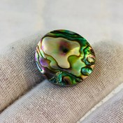 تصویر نگین صدف رنگين كمانى آبالون طبيعى سایز 25 ميلی‌متر 