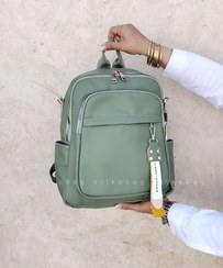 تصویر کوله پشتی طرح چرم نیهان با آویز دار 