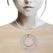 تصویر گردنبند چوبی نقوش هندسی و انتزاعی طرح NE46 