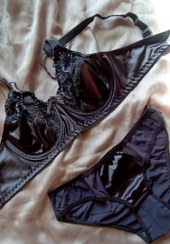 تصویر ست سوتین تک‌رنگ | ساده، کاربردی و راحت برای استفاده روزمره 