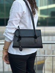 تصویر کیف سر شانه ای زنانه تهیه شده از چرم طبیعی گاو مدل ویشا Women's shoulder bag made of natural cow leather, model Visha