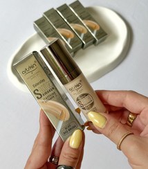 تصویر کانسیلر آرت‌اسکین مدل ۰۳ حجم ۸ میلی‌لیتر با کافئین و ویتامین C 