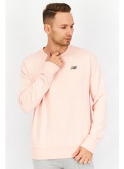 تصویر سویشرت آستین بلند گلدوزی شده مردانه با فیت راحت، صورتی برند new balance Men Relaxed Fit Long Sleeve Embroidered Sweatshirt, Pink