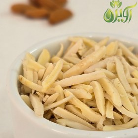 تصویر خلال بادام درختی 
