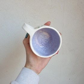 تصویر فنجون دفرمه سرامیکی دستساز طرح گل لیلیوم Handmade ceramic deformation cup lilium design