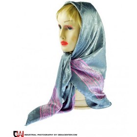 تصویر روسری طرح دار نقره ای مدل ورساچ 