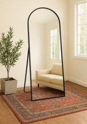 تصویر آینه قدی فریم فلزی هلالی پایه‌دار مشکی 180×80 – رنگ استاتیک H103