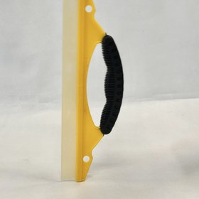 تصویر تیغ آبگیر شیشه ماشین 