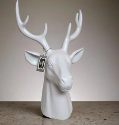 تصویر مجسمه گوزن،رزین پلی استر - طول ۱۸ عرض ۲۸ ارتفاع ۳۹ سانت / Resin deer stand