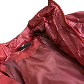 تصویر کاپشن پافر قرمز براق کراپ زنانه طرح NORTH FACE بازارل – Brick Red Glossy cropp Puffer Jacket | BAZARELL 