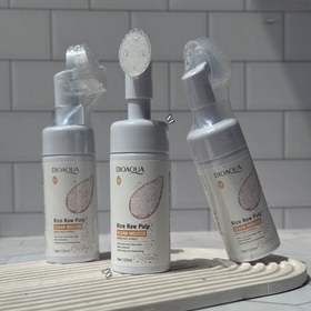 تصویر فوم شست و شوی صورت براش دار برنج 