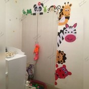 تصویر حیوانات دور درب 