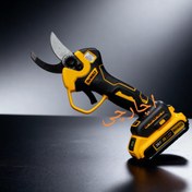 تصویر قیچی شارژی دیوالت مدل D1254 براشلس ۳۶ ولت با صفحه دیجیتال 