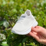 تصویر کفش نوزادی سوتی بافت جغجغه دار 