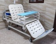 تصویر تخت بیمارستانی برقی صندلی شو چهار شکن hospital bed chair