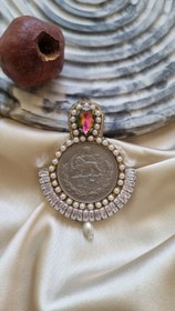 تصویر گل سینه طرح سکه 