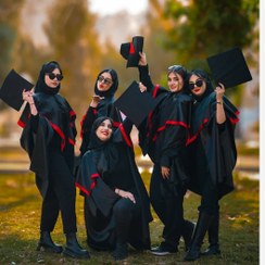 تصویر لباس فارغ التحصیلی شنل بدون آستین همراه کلاه ساتن 