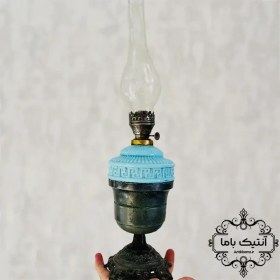 تصویر چراغ فلزی قدیمی - ساخته‌شده از فلز و پرداخت دقیق 