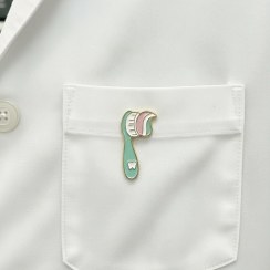 تصویر سنجاق سینه مسواک 