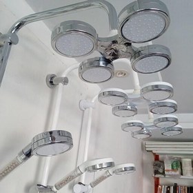 تصویر علم دوش حمام هلی شاتی همراه با شیر حمام پانیذ رنگ کروم شیرالات برند اندیکا 