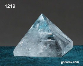 تصویر کریستال هرم کوارتز 