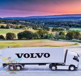 تصویر ماکت فلزی تریلی ولوو FH12 مقیاس ۱:۳۲ با قابلیت جدا شدن کابین 