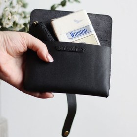 تصویر | کیف سیگار و فندک چرم طبیعی | دست‌ ساز لوکس و منحصربه‌فرد | مشکی ، سبز تیره ، عسلی تیره ، عسلی روشن | - عسلی تیره 