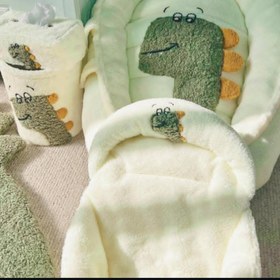 تصویر آغوشی دایناسور 