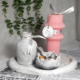 تصویر شمع دست ساز مدل استوانه و ظرف به همراه گلدان و استند مجموعه 4 عددی 