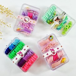 تصویر پک گیره و کلیپس مو دخترانه در جعبه پلاستیکی 8 رنگ همراه با کش و چل‌گیس 