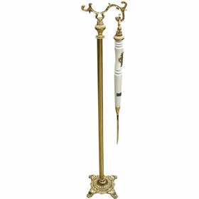 تصویر پاشنه کش ایستاده برنزی 