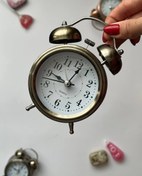 تصویر ساعت رومیزی عقربه ای فلزی زنگ دار با چراغ شب - نقره ای 