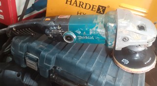 تصویر ماشین پوست حرفه ای دستگاه پولیش یا کف ساب دیمر دار ماکیتا ژاپن اصلی مدل Makita SA7000C استوک 