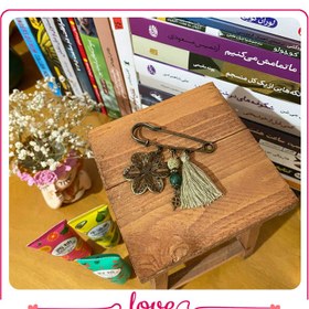 تصویر سنجاق سینه زیتونی 