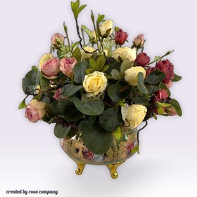تصویر دسته گل مصنوعی رز تزیین شده 